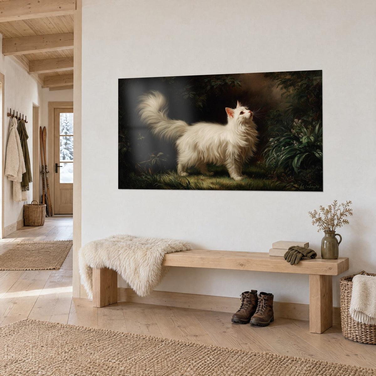 Gemälde langhaariger elfenbeinfarbener Kater mit erhobener Schnauze, smaragdgrünes Laubwerk und brauner Hintergrund, im Eingangsbereich eines Chalets