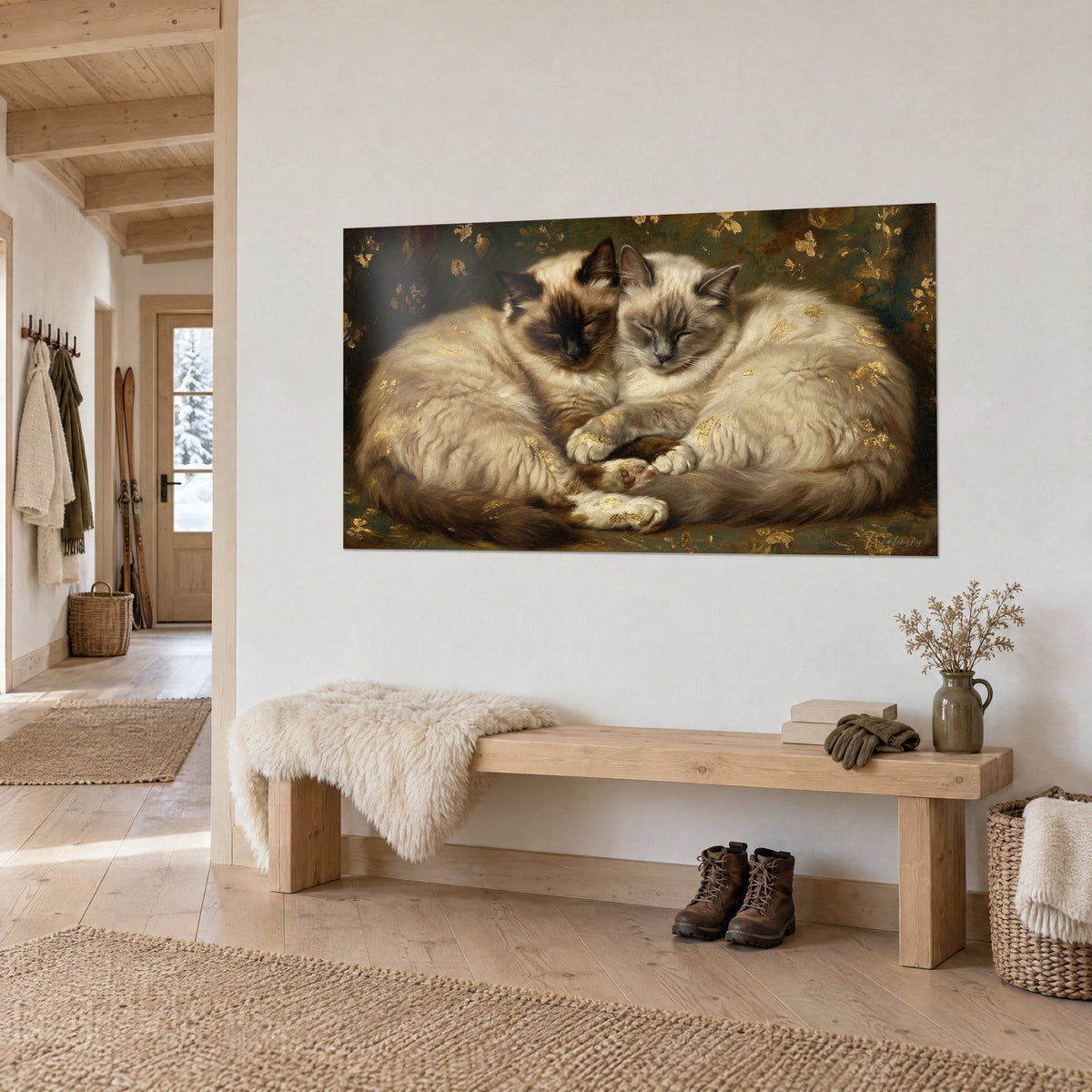 Tableau couple de chatons siamois blottis, fourrure ivoire et museau chocolat, paillettes dorées, entrée d'un chalet boisé