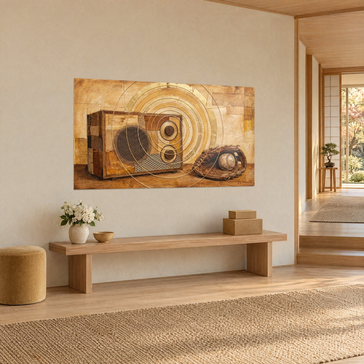Tableau vieux transistor en bois et grille ronde, gant de cuir cuivré, ondes de feuille d'or sur fond ocre, vue de trois-quarts