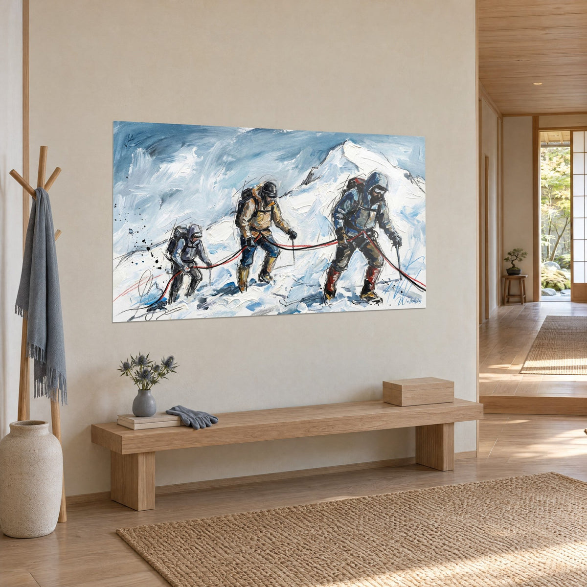 Tableau trio de grimpeurs encordés, corde rouge tendue entre eux, neige blanche et bleu acier, vu de trois-quarts dans un couloir japandi