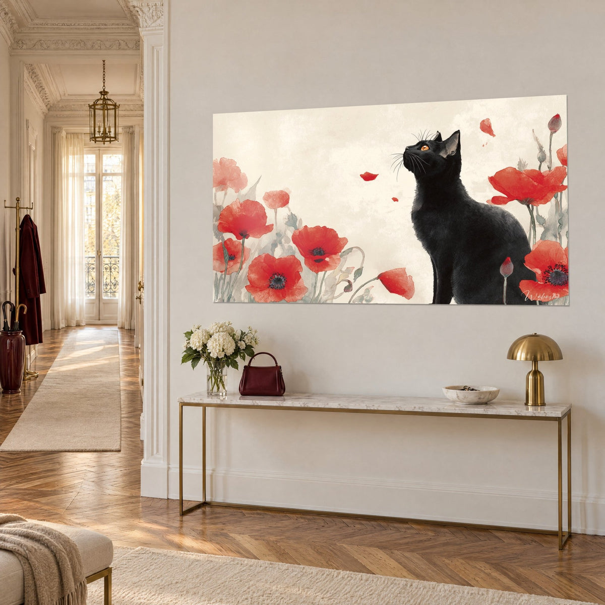 Quadro felino d'ebano che solleva il muso verso papaveri scarlatti, fondo avorio, consolle dorata e marmo, corridoio haussmanniano