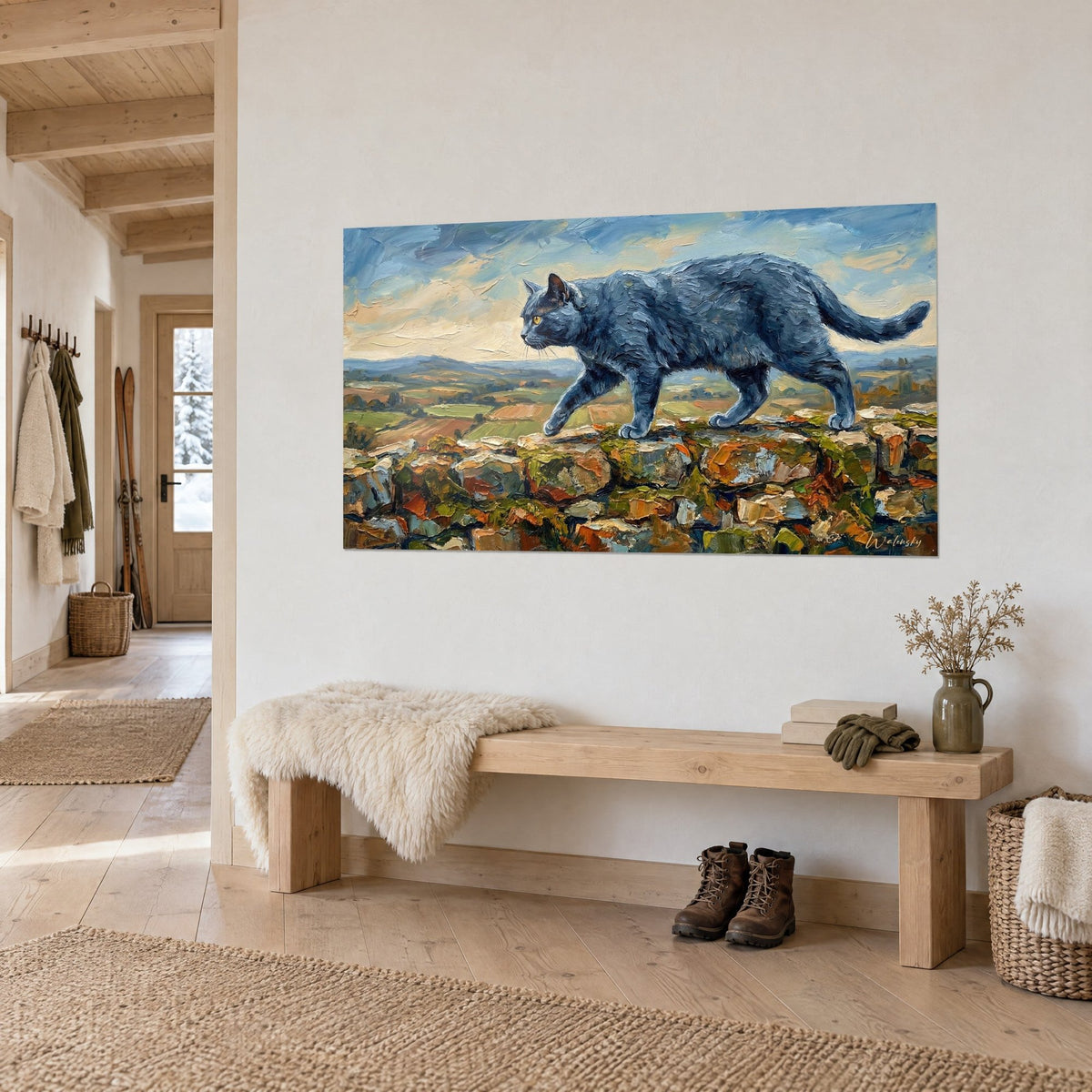 Schilderij van een Chartreux met leikleurige vacht, amberkleurige ogen, stappend over oranje en groene stenen, aan een witte muur naast een houten bank