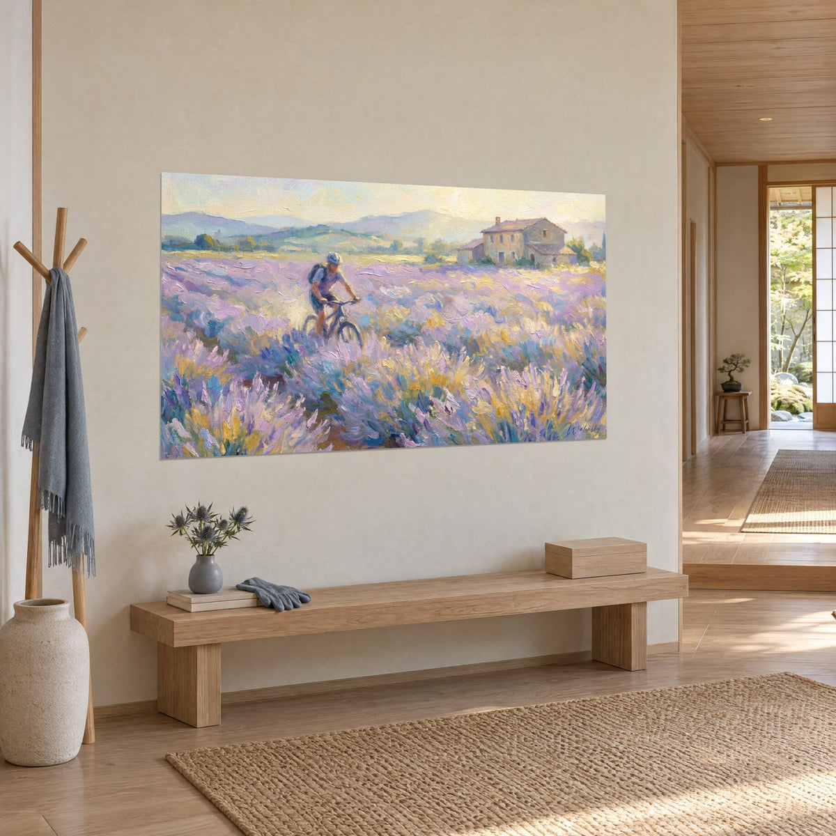 Tableau VTT roulant entre les rangs violets et jaunes d'une lavande en fleurs, mas ocre au loin, accroché dans une entrée japandi