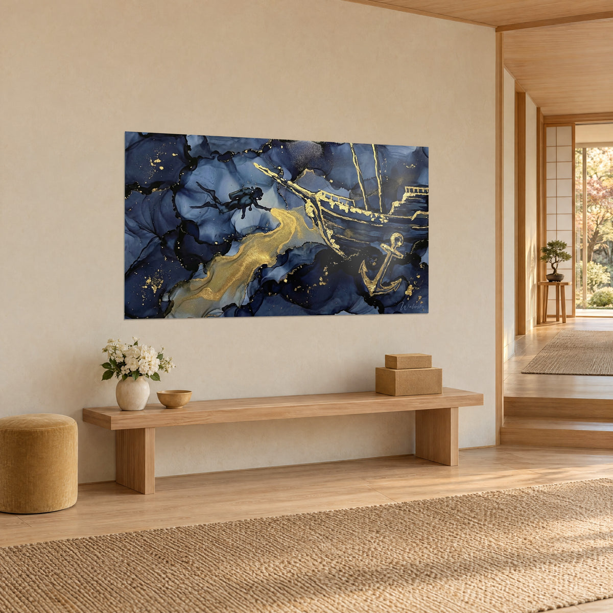 Gemälde einer Galeone mit goldenen Masten auf Wellen aus marineblauer Tinte, Goldfluss, kupferfarbener Anker, schräg betrachtet in einem japandi-Flur
