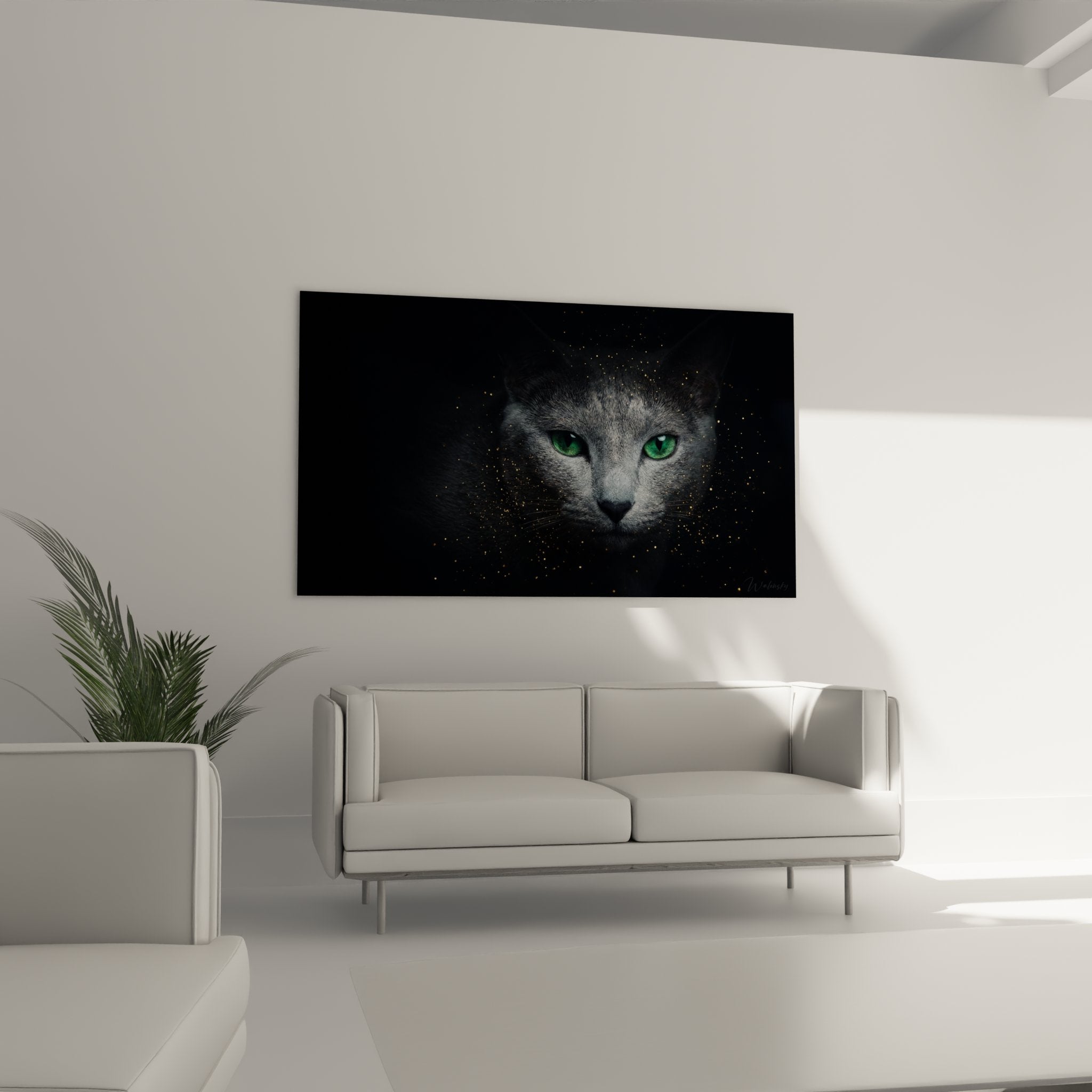 Gros plan portrait chat Russian Blue yeux verts émeraude pelage gris-bleu effet stellaire