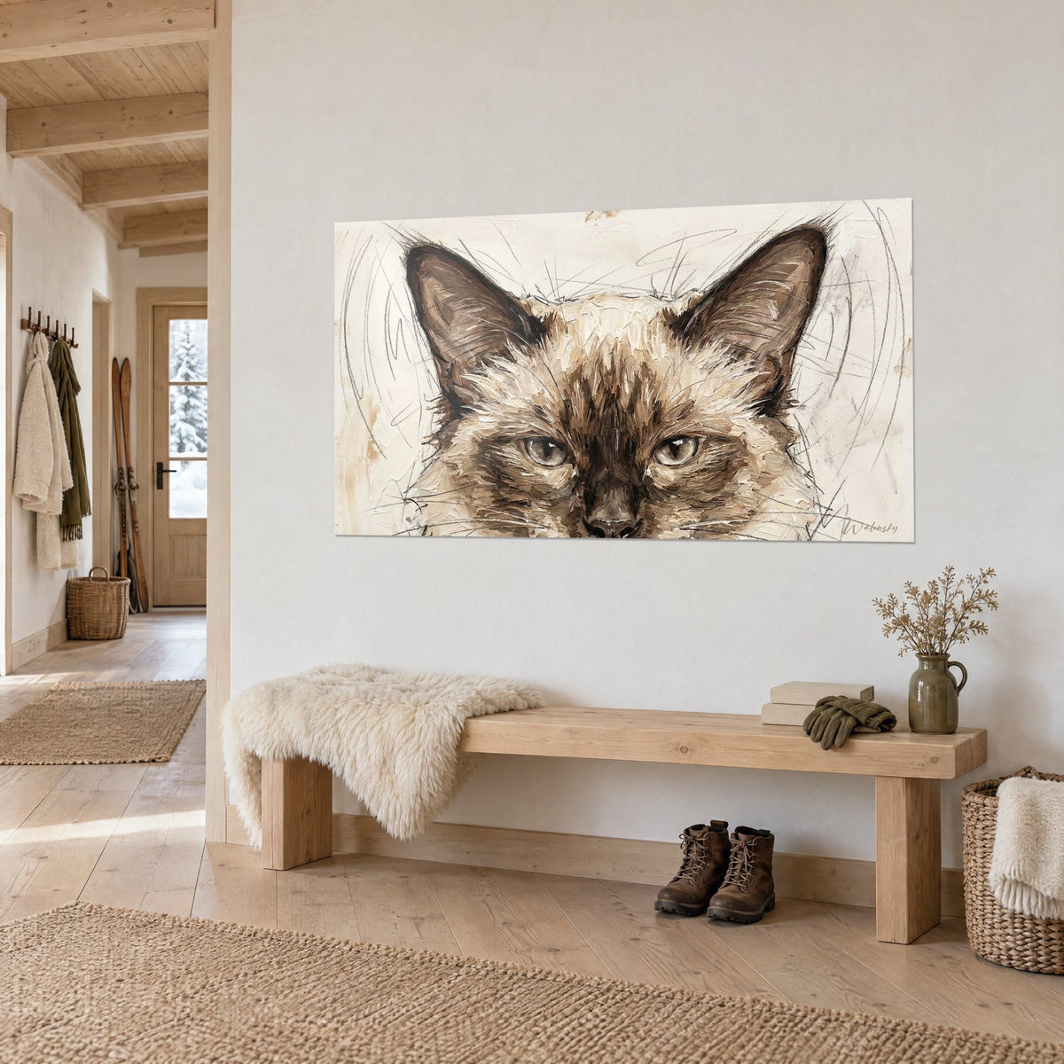 Gemälde Porträt einer Siamkatze mit spitzen Ohren, elfenbeinfarbener Hintergrund und Bleistiftstriche, neben einer Holzbank in heller Eiche in einem Flur aufgehängt