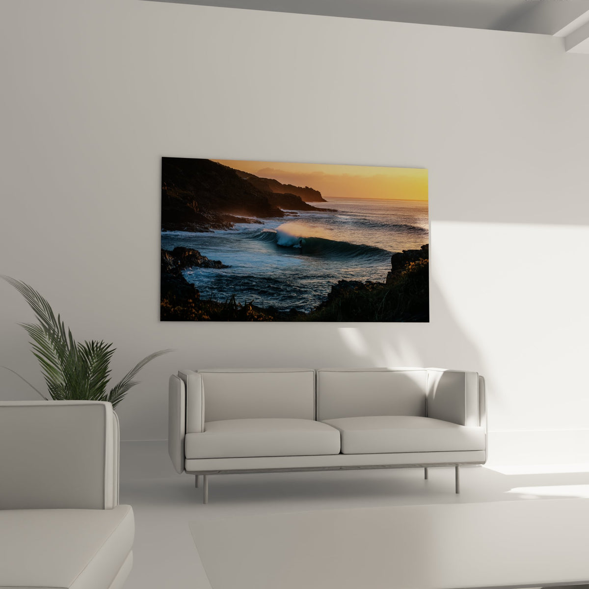 Détail tableau surf vagues écumantes dorées éclairées par lumière crépusculaire