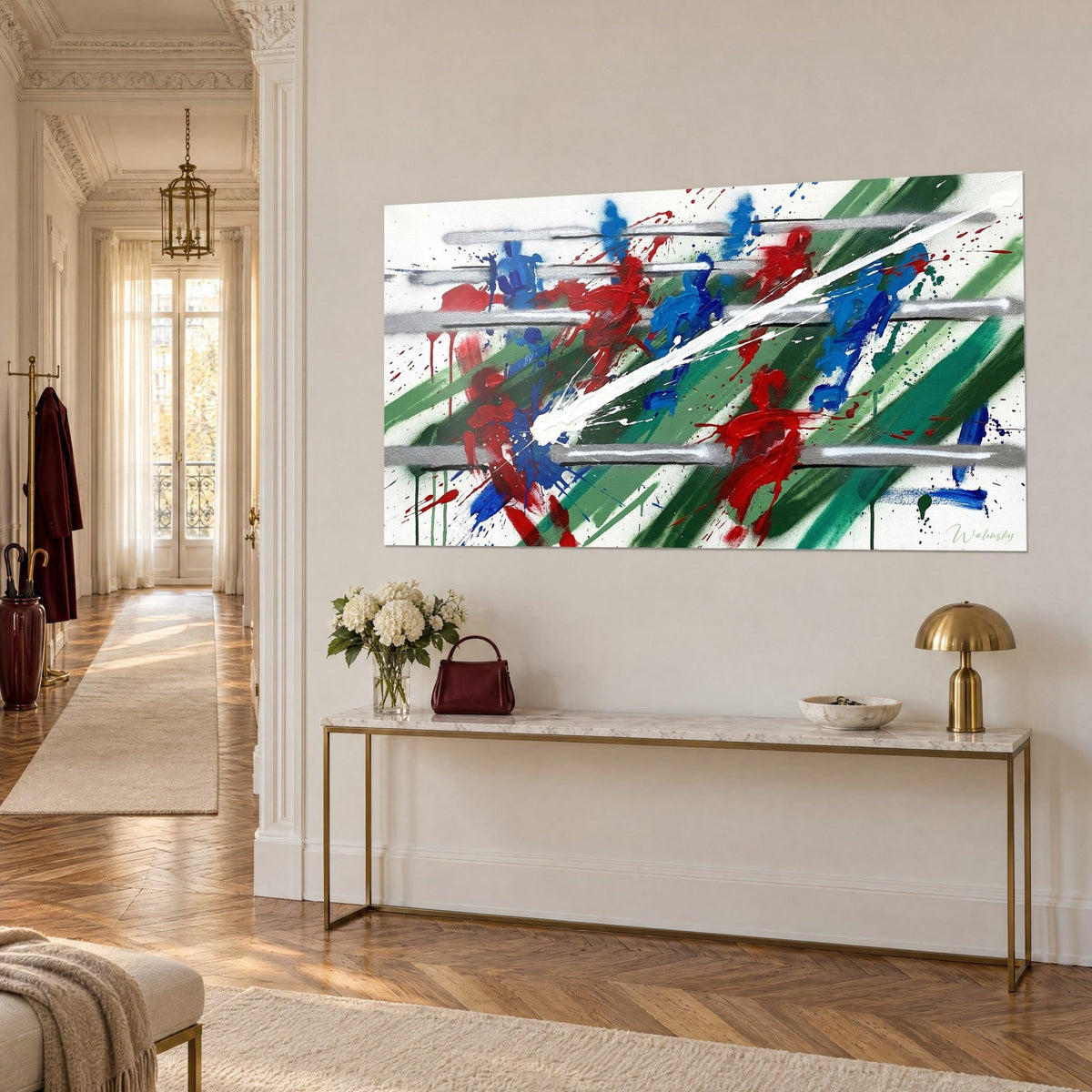 Schilderij abstracte tafelvoetbalwedstrijd, scharlaken en ultramarijnen spatten op een dennengroene achtergrond, verguld consoletafeltje en Haussmann-stijl