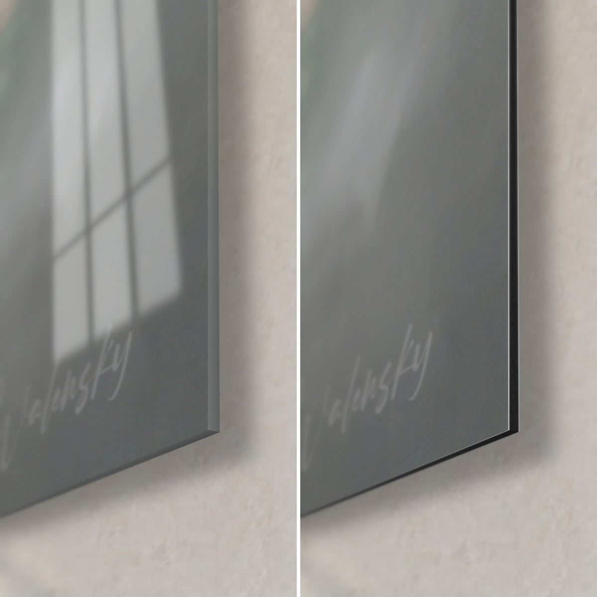 Quadro gatto grigio nella nebbia, angolo in basso a destra: vetro lucido con riflessi a sinistra, Dibond nero opaco e bordo di 3 mm