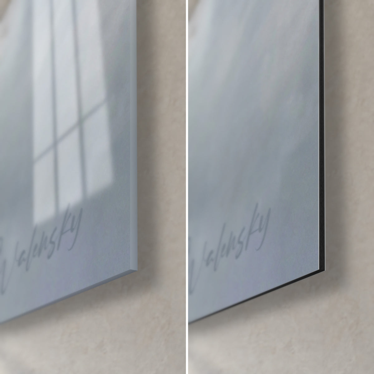 Tableau Balinais endormi, coin bas droit : verre acrylique brillant à gauche, alu Dibond mat noir à droite, tranche de 3 mm