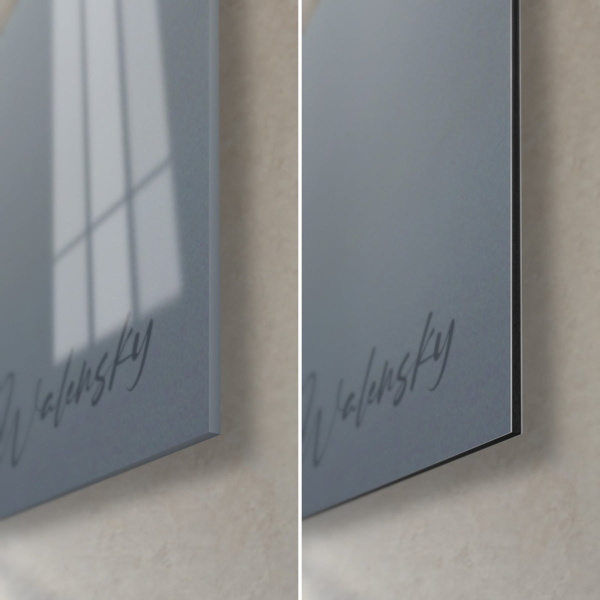 Gemälde eines Degenfechters in silbriger Montur, untere rechte Ecke: glänzendes Acrylglas links, mattes graues Alu-Dibond rechts, schwarze 3-mm-Kante