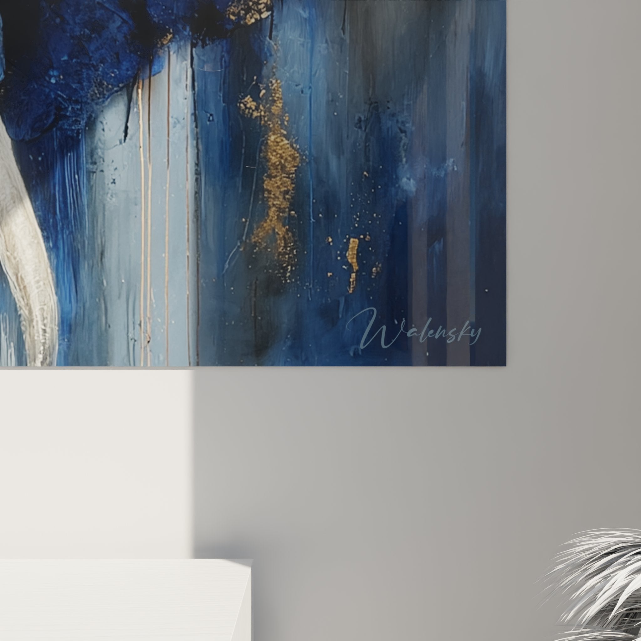 Übersicht des Elefanten-Kunstwerks in Azur und Gold, zeitgenössisches afrikanisches Kunstwerk zur Innenraumdekoration