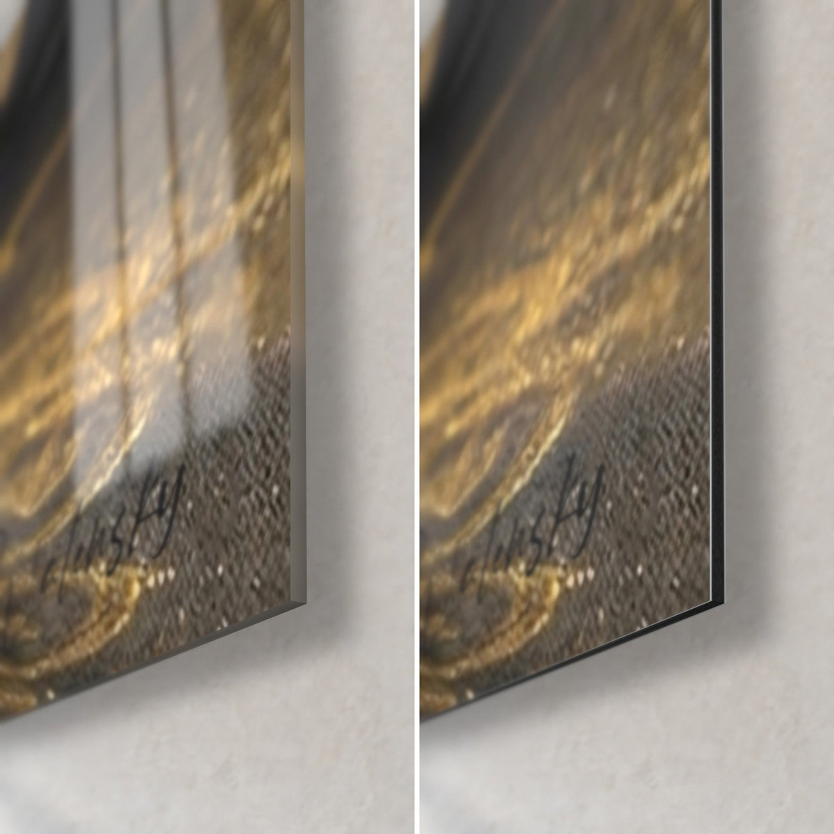 Tableau chat Manx noir, coin bas droit : verre acrylique brillant aux reflets dorés à gauche, Dibond mat gris à droite, tranche de 3 mm