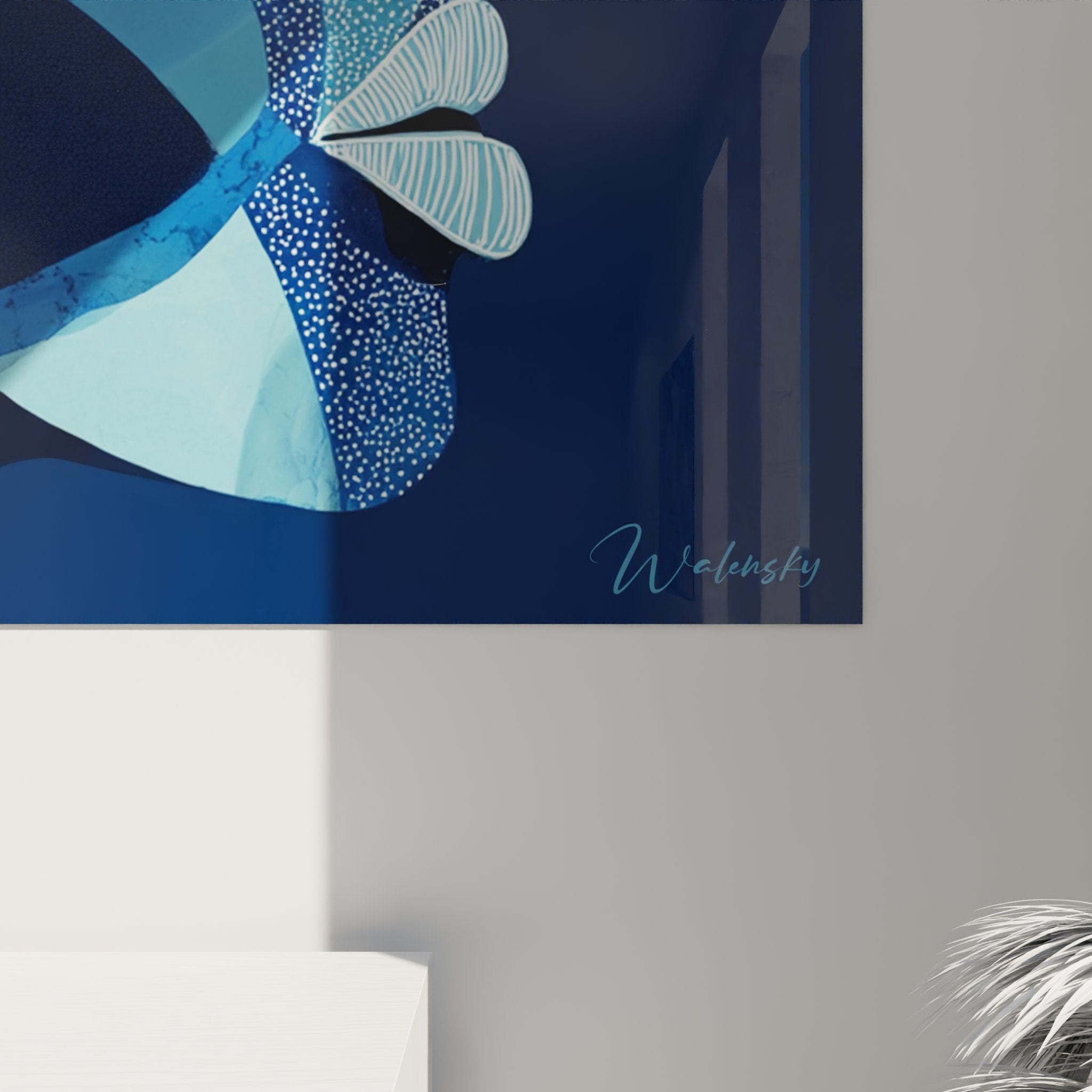 Vista d'insieme quadro murale profilo africano blu in un interno moderno ed elegante