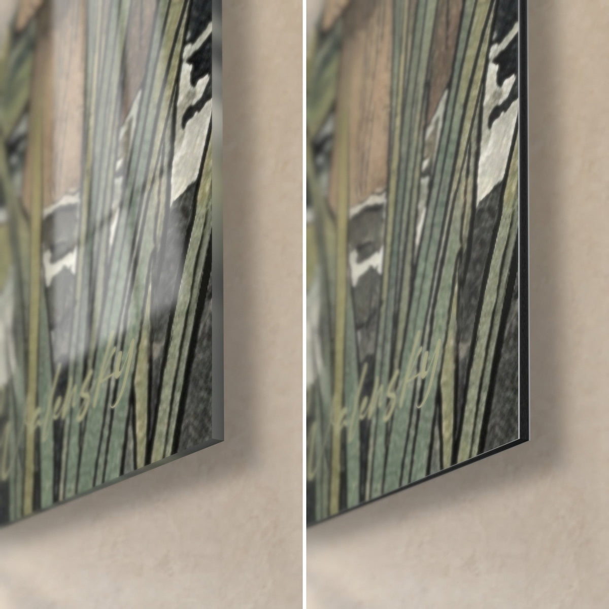 Schilderij driekleurige kat en koi-karpers, rechtsonder: glanzend acrylglas links, mat zwart Dibond-aluminium rechts