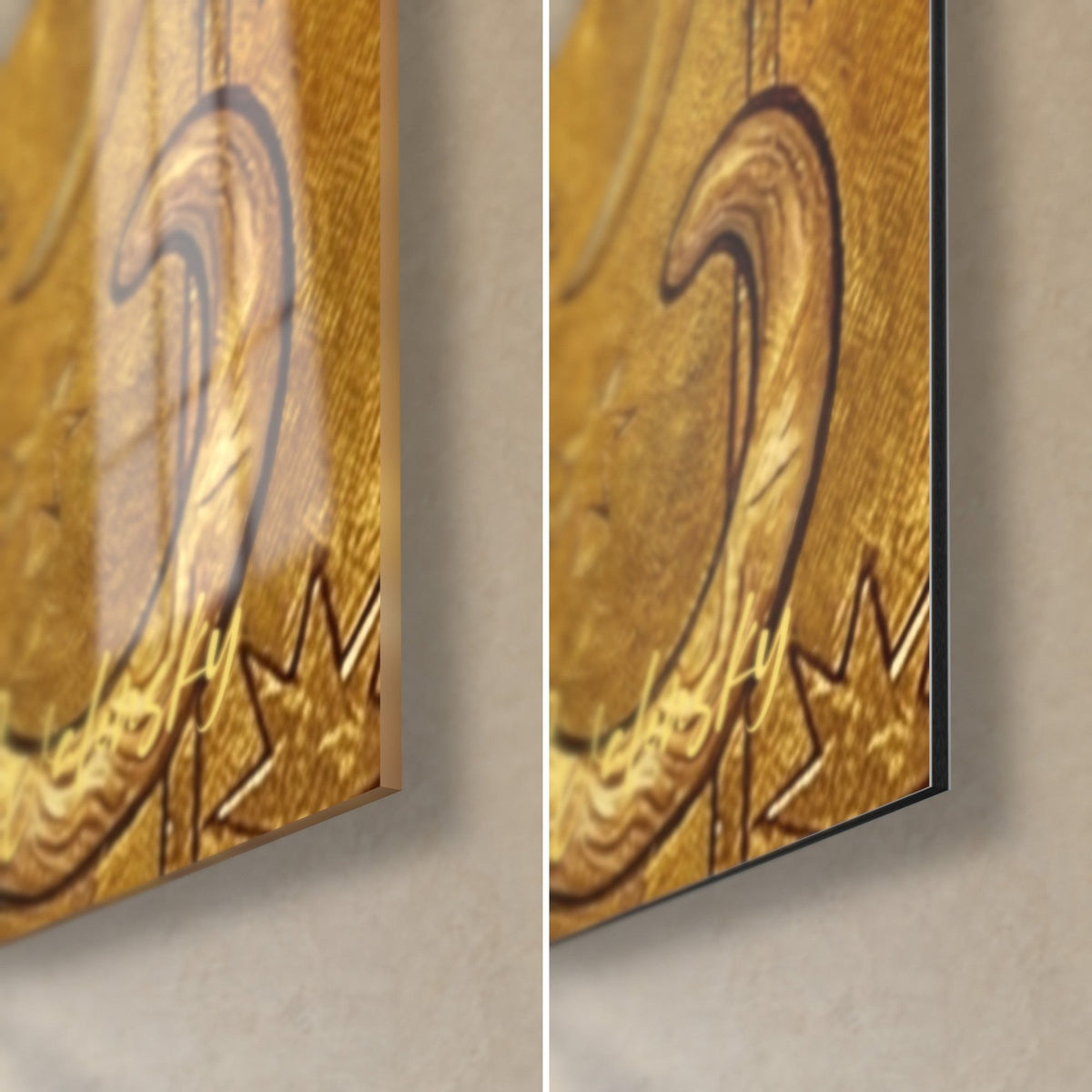 Gemälde Pharao-Katze auf goldenem Grund, untere rechte Ecke: glänzendes Acrylglas mit Reflexionen und mattes Alu-Dibond, 3 mm Kante sichtbar