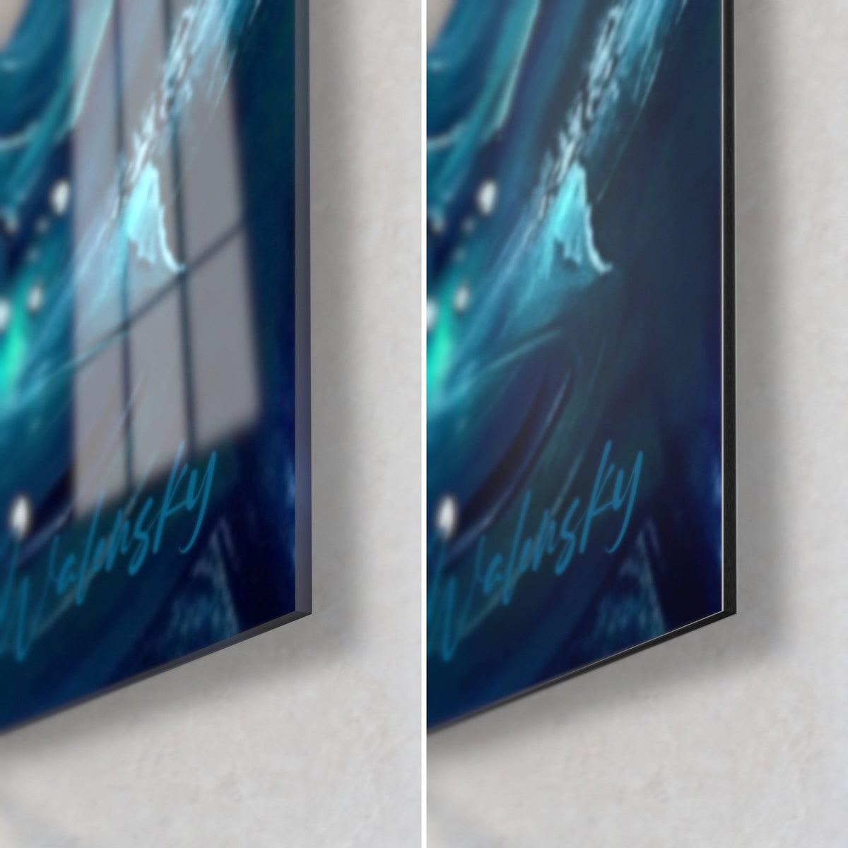 Cuadro de nadadora con bañador azul noche, esquina inferior derecha: cristal acrílico brillante a la izquierda, Dibond aluminio mate a la derecha, canto de 3 mm