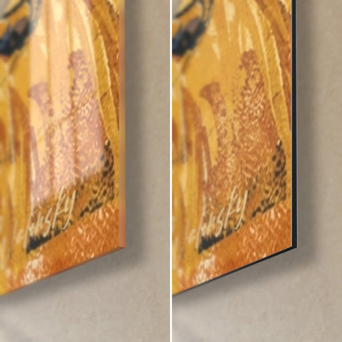 Cuadro de un gato chausie en plena carrera, pelaje naranja y azul marino, esquina inferior derecha de cristal brillante y aluminio Dibond mate, grosor 3 mm