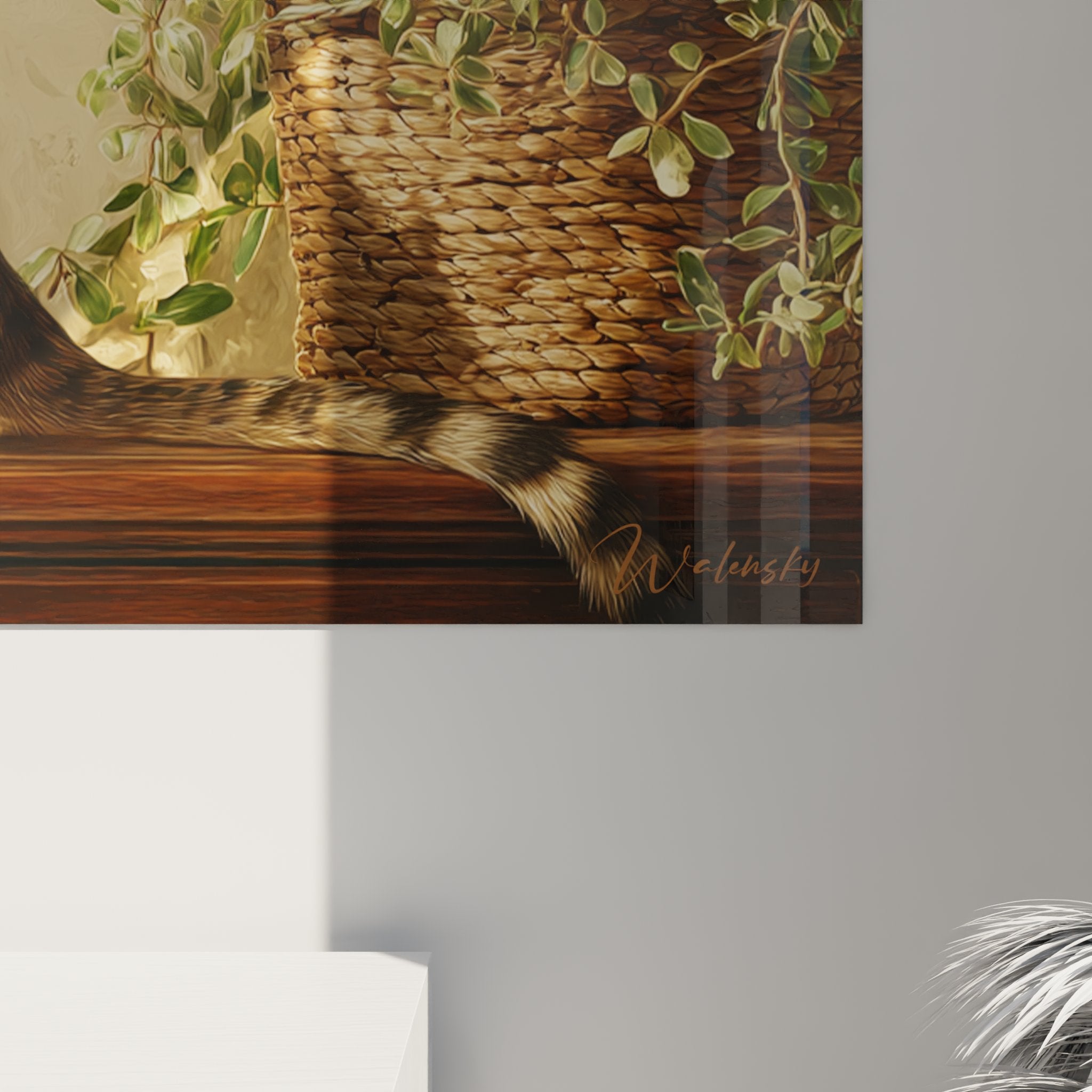 Vista d'insieme quadro gatto Serengeti su davanzale finestra in salotto contemporaneo arredato