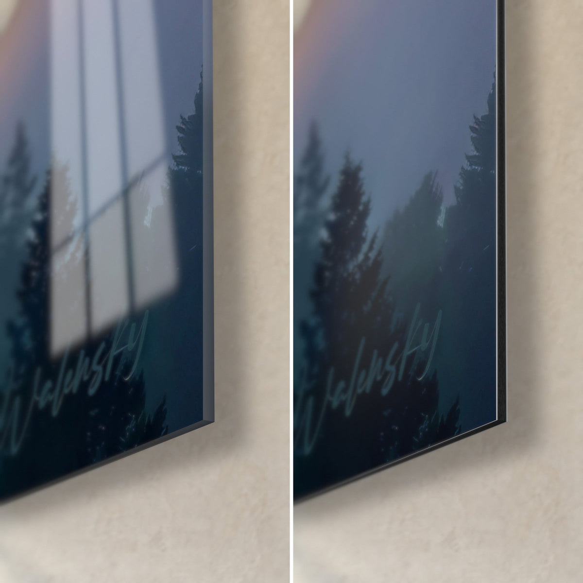 Gemälde elsässisches Schloss im Morgennebel, untere rechte Ecke: glänzendes Acrylglas mit Spiegelung eines Fensters, mattes nachtblaues Dibond