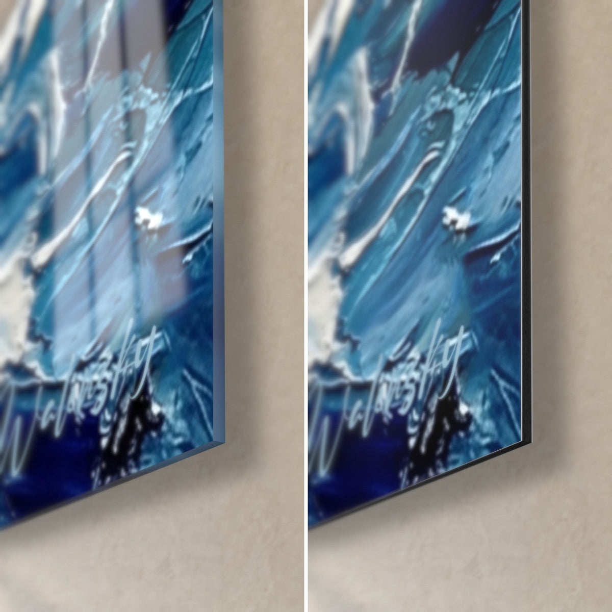 Tableau plongeur et palmes marine, écume blanche et bleue en reliefs, coin bas droit : verre acrylique brillant à gauche, Dibond noir mat à droite