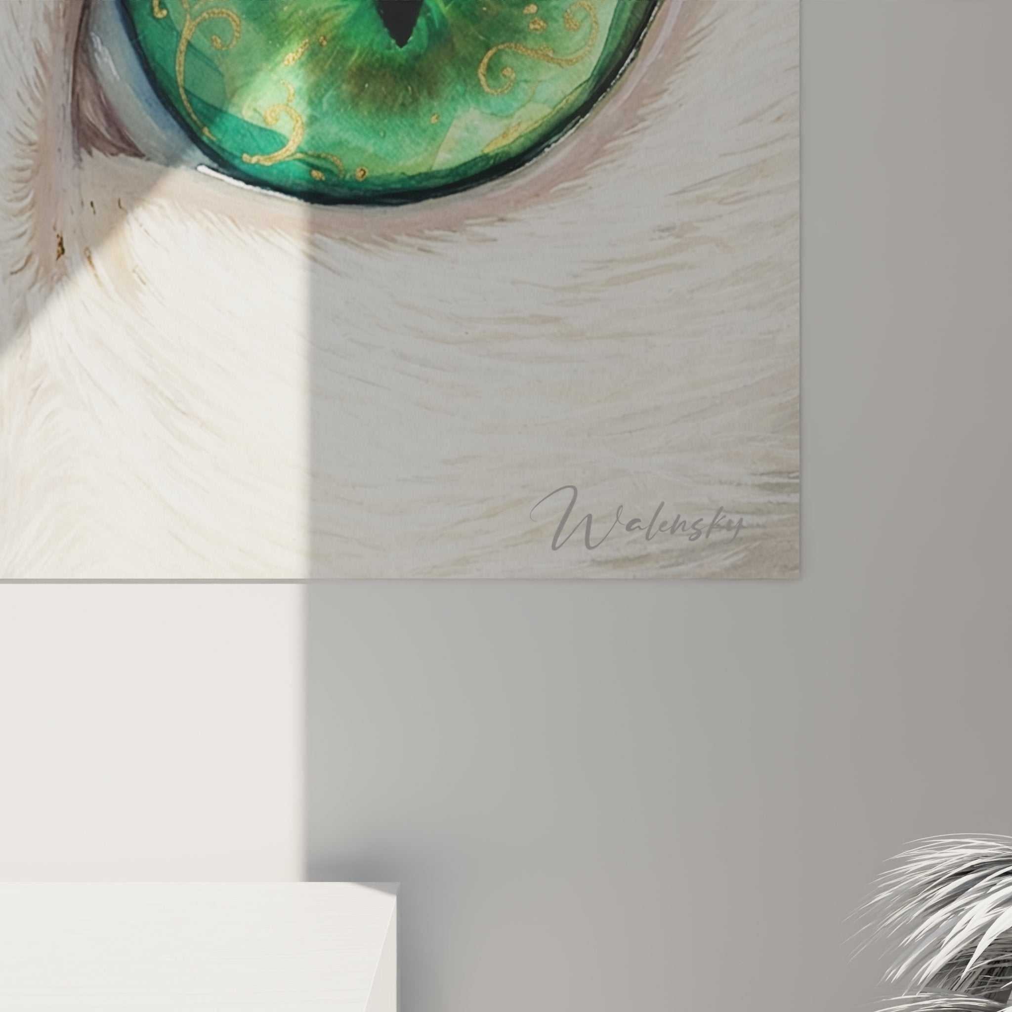 Vue ensemble tableau chat Khao Manee yeux verts decoration interieur moderne art mural felin blanc emeraude style contemporain