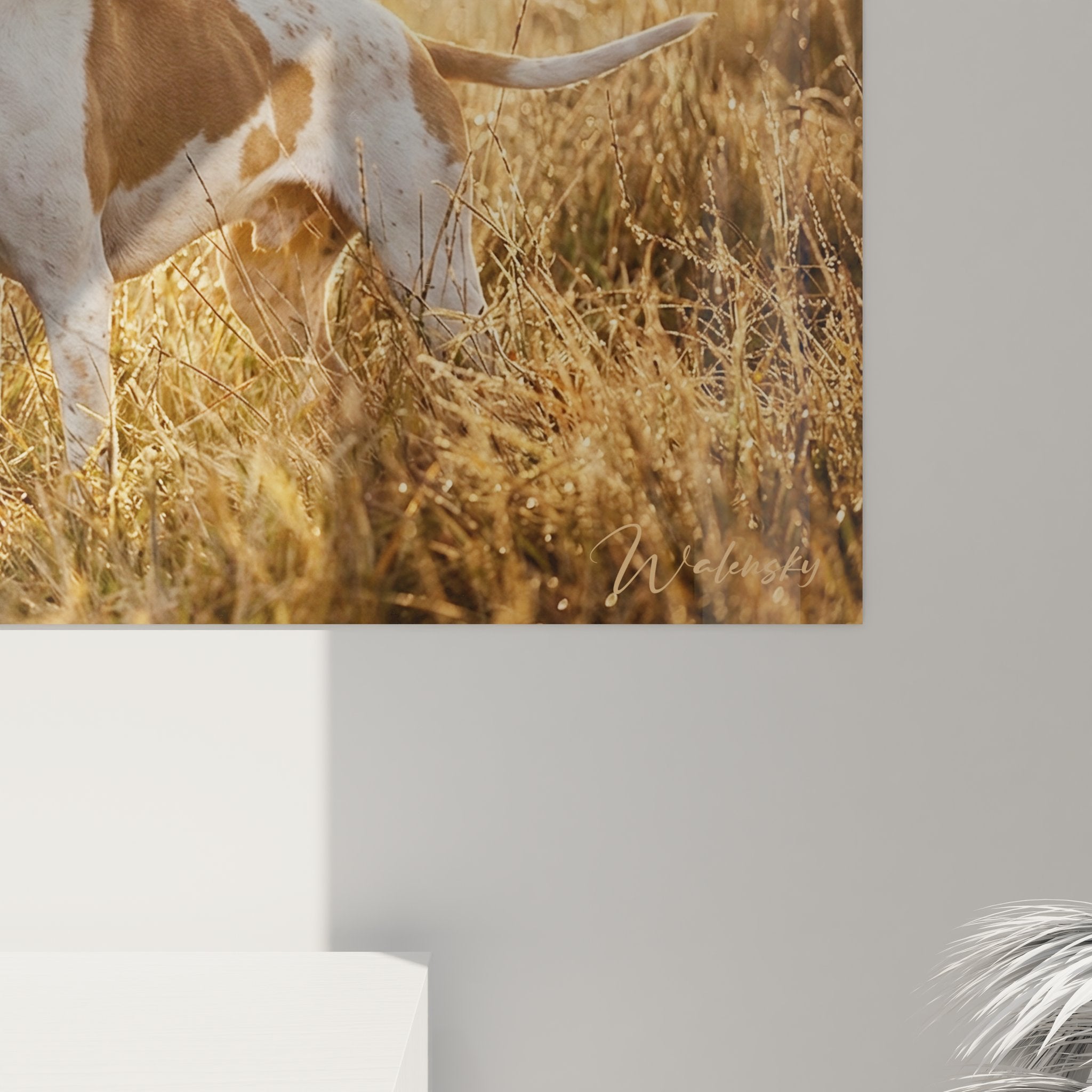 Vue d'ensemble du tableau chasseur et chiens dans un intérieur moderne, art cynégétique élégant