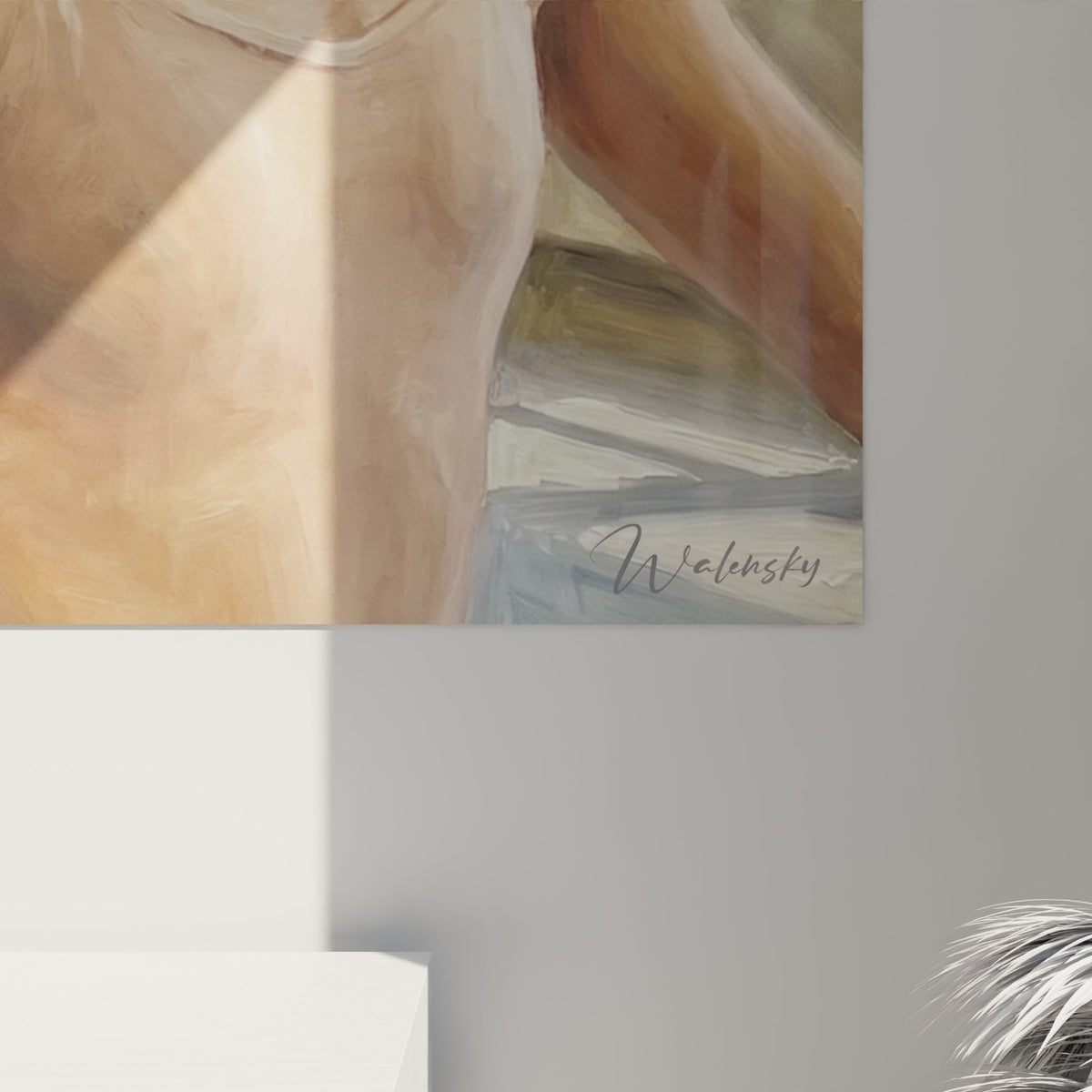 Tableau professeure de danse en haut noir et jeune élève rose poudré, coin bas droit : verre acrylique brillant à gauche, Dibond mat à droite