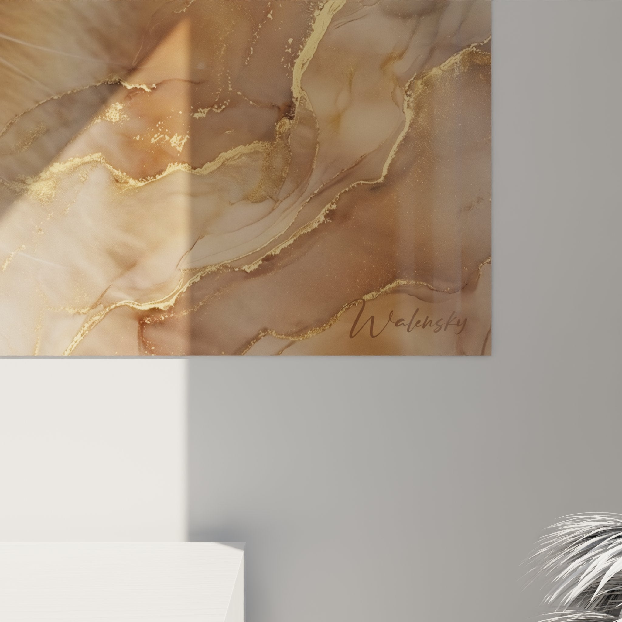 Visione d'insieme quadro murale gatto Ragamuffin in interno moderno, arte felina decorativa elegante