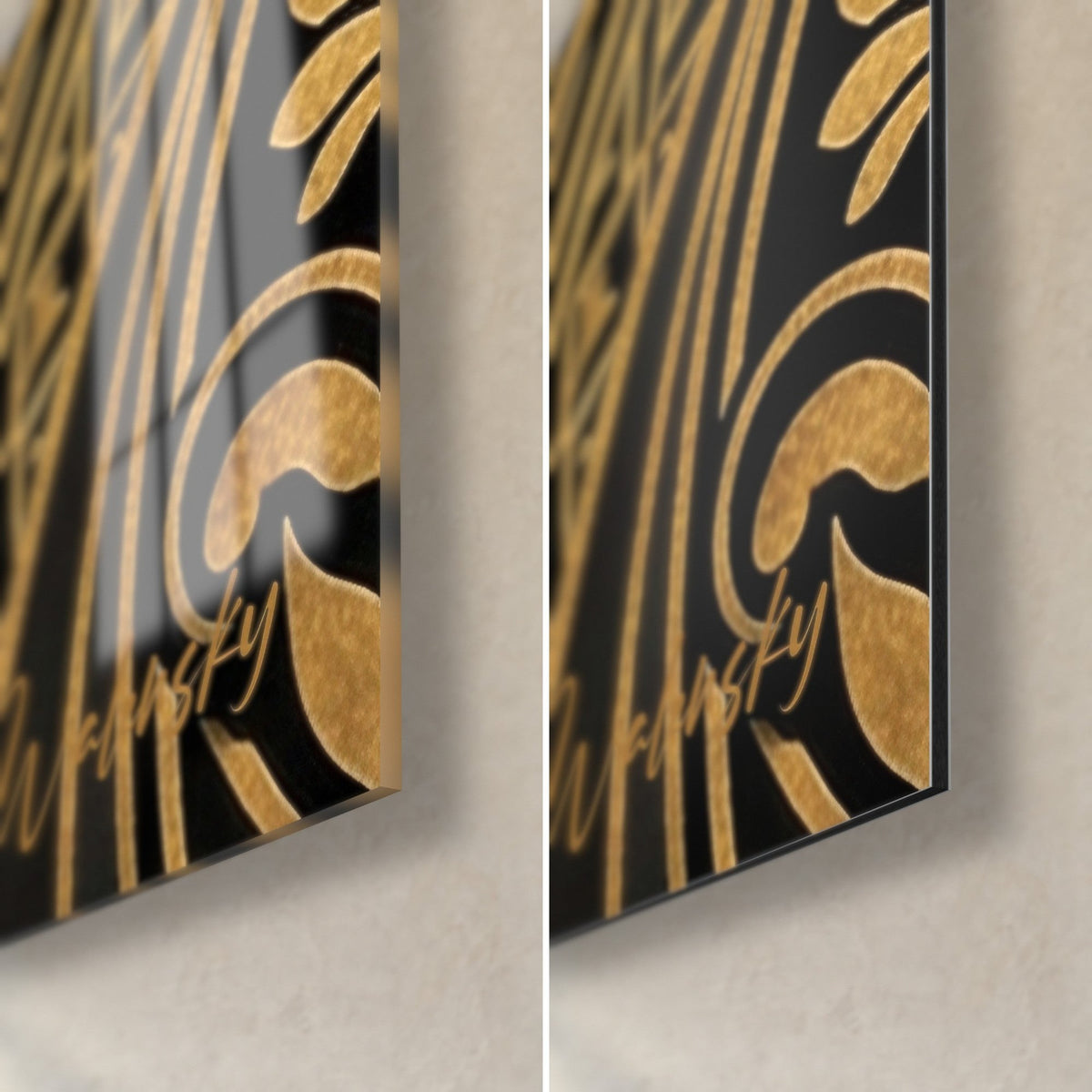 Tableau chat oriental noir, coin bas droit : verre acrylique brillant à gauche, alu Dibond mat à droite, volutes dorées, tranche 3 mm