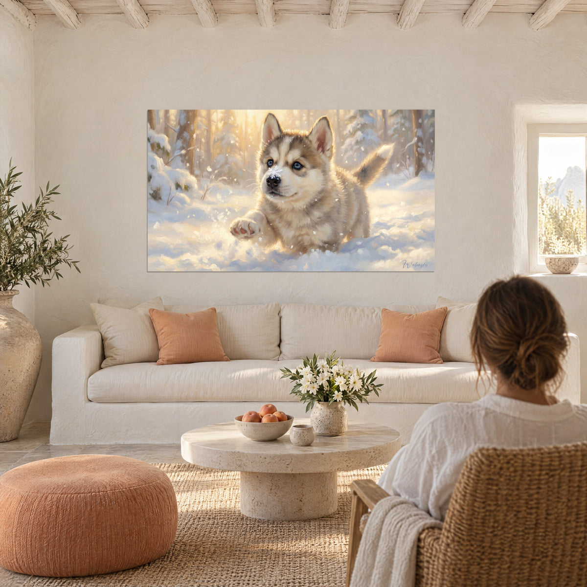 Πίνακας κουτάβι husky με γαλάζια μάτια που καλπάζει στο χιόνι, νιφάδα στη μύτη, κρεμ και χρυσές αποχρώσεις, πάνω από καναπέ σε φωτεινό σαλόνι