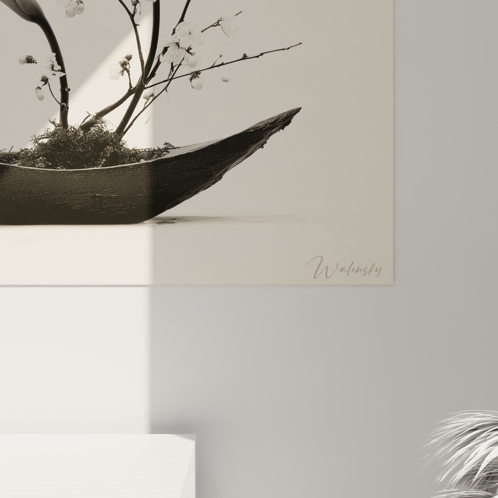 Art floral ikebana minimaliste, arrangement asymetrique tons neutres, style japonais epure