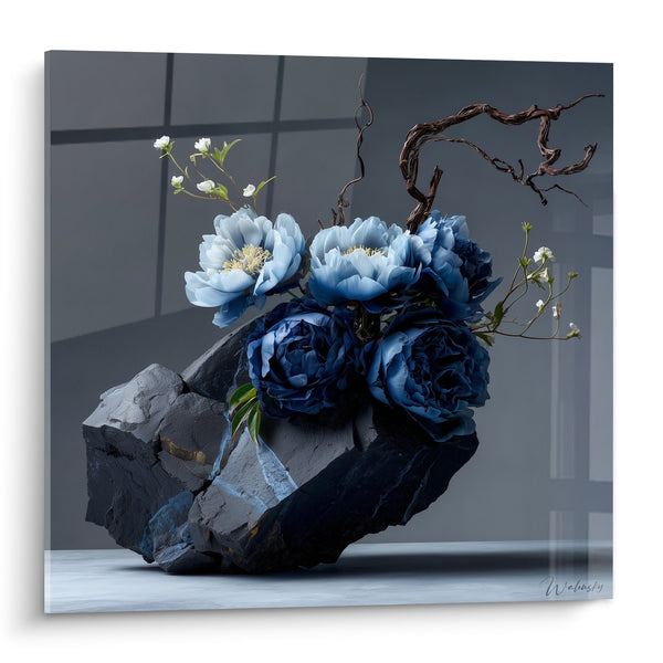 Bloemen Compositie Blauw op Vulkanisch Rots met Getwijste Takken - Minerale Harmonie - Ikebana Editie