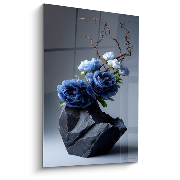 Schilderij Bloemencompositie Blauw op Vulkanisch Rots - Minerale Harmonie - Ikebana Editie