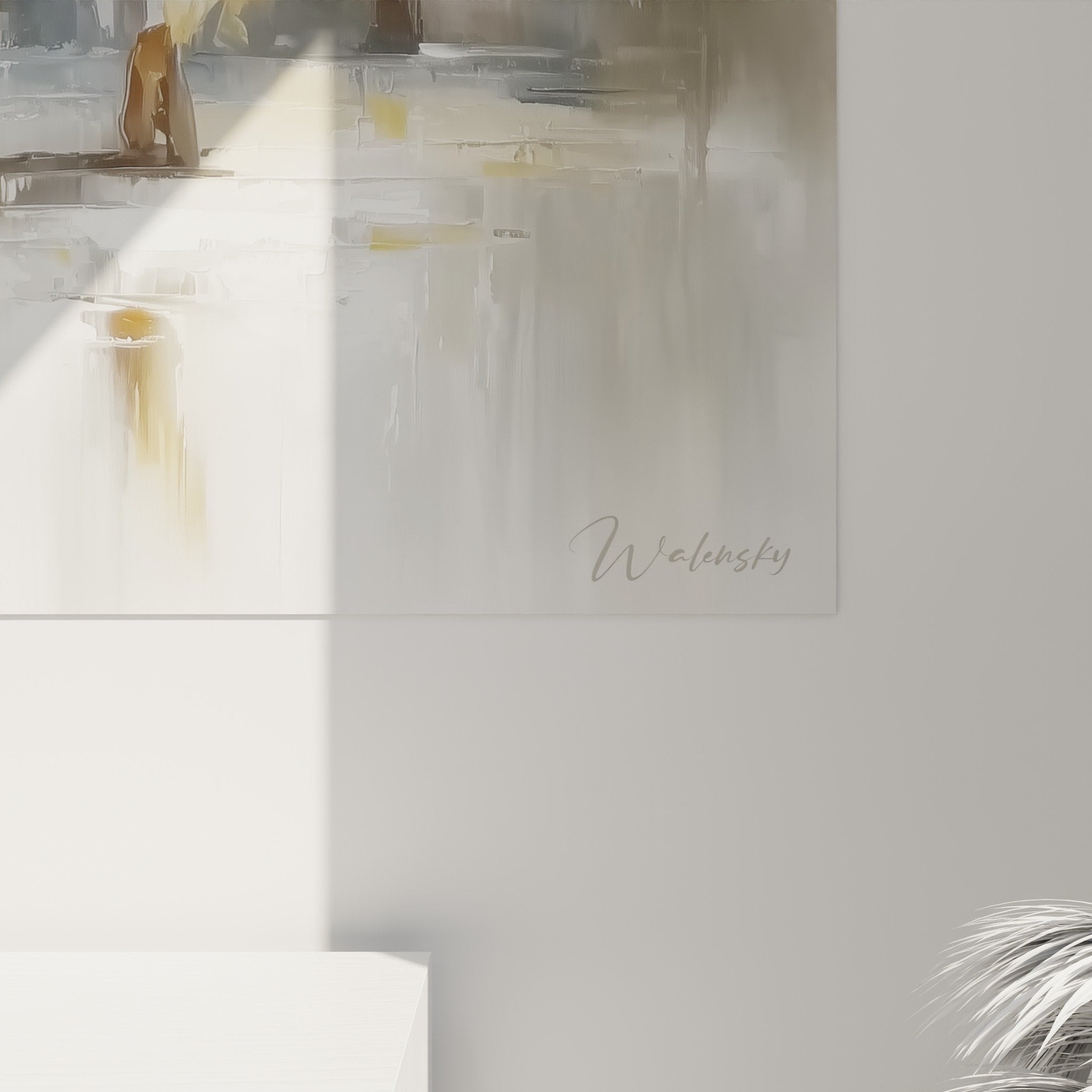 Panoramica dell'opera mediterranea donna bianca cortile fiorito, palette ocra blu rosso, stile contemporaneo