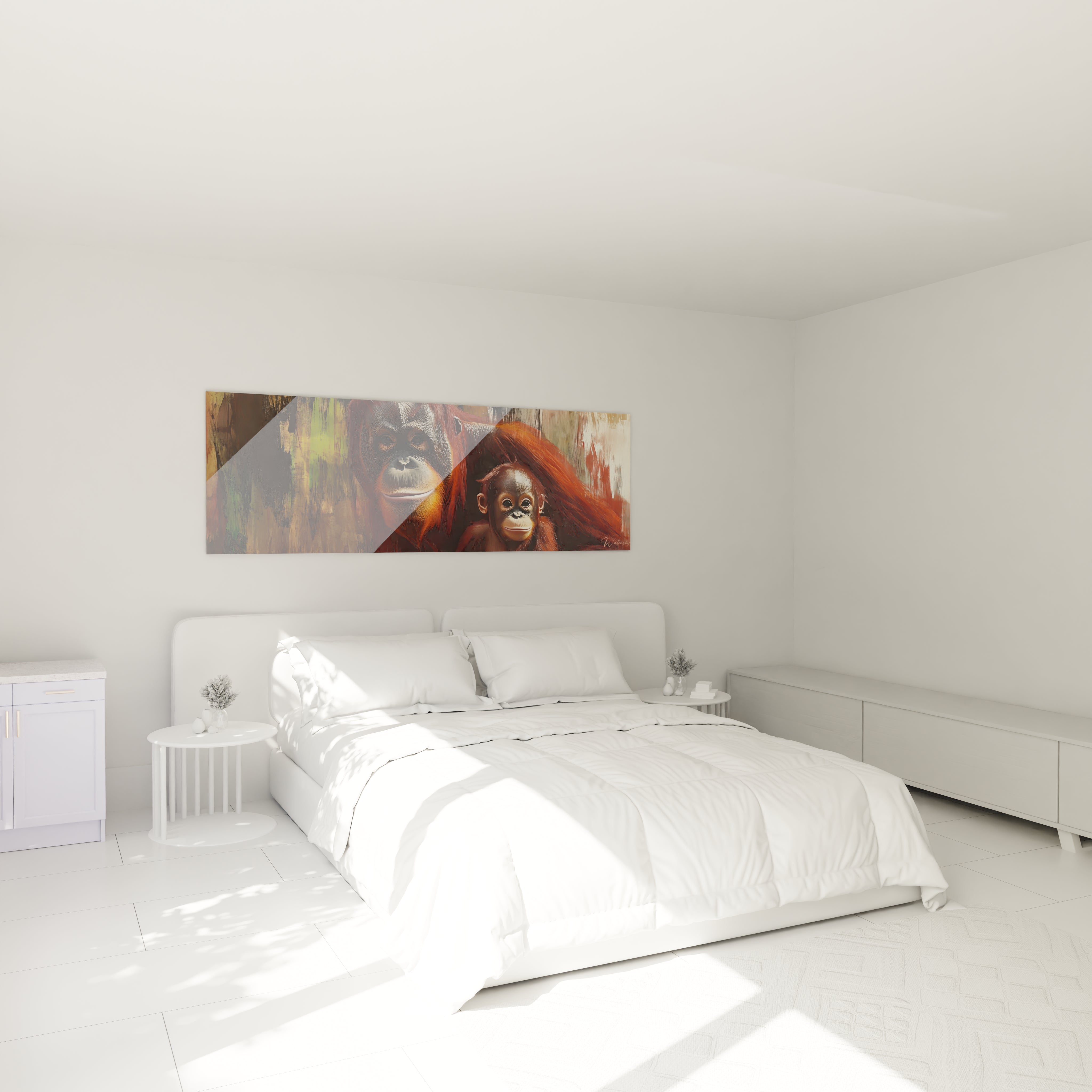 Tableau orang outan Walensky accroché au-dessus d'un lit blanc dans une chambre lumineuse