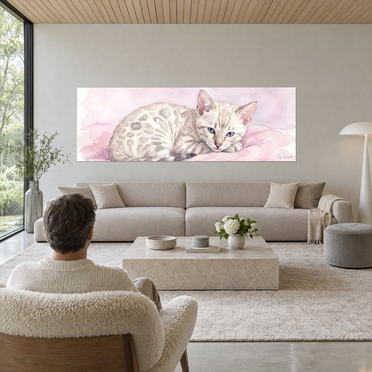 Tableau chaton bengal blanc aux rosettes grises, lové sur un drap rose poudré, yeux bleus, au-dessus d'un canapé dans un salon lumineux
