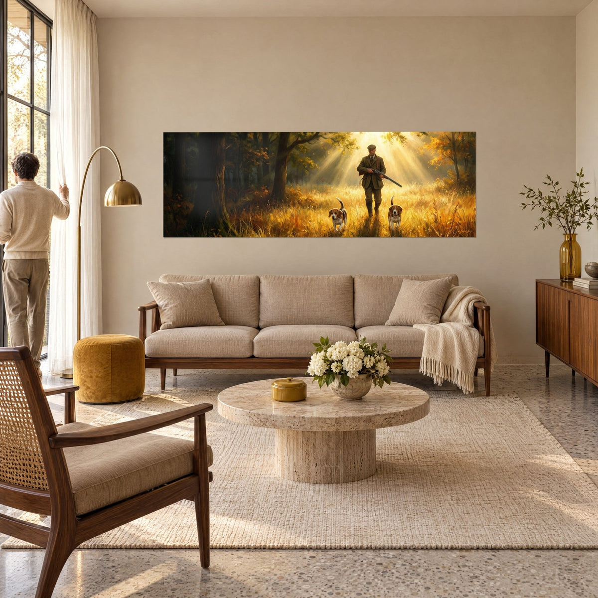 Gemälde Jäger in grüner Tweedjacke und zwei Beagles auf einer goldenen Lichtung, Sonnenstrahlen, über einem Sofa in einem hellen Wohnzimmer