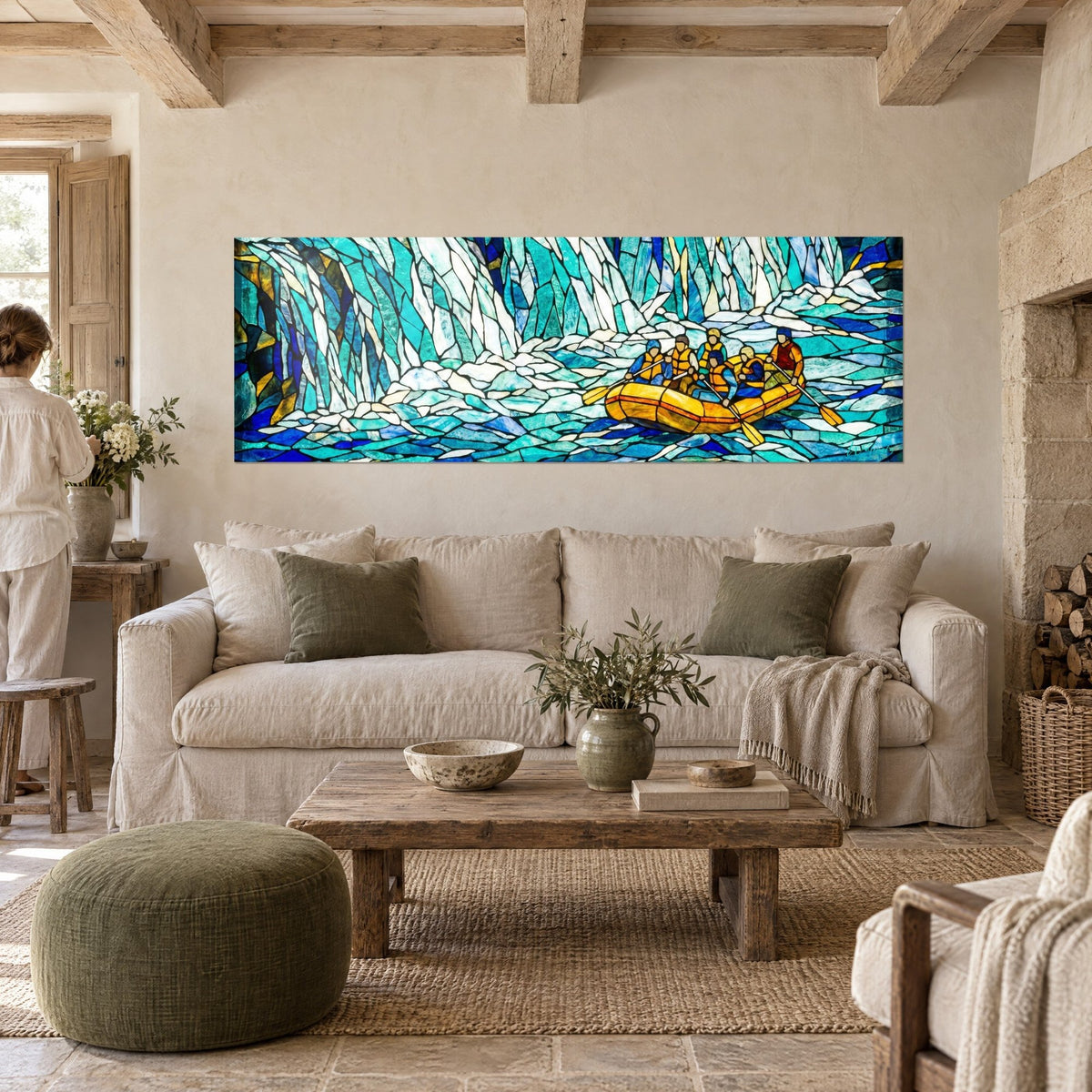 Gemälde Gelbes Floß mit Raftern in orangefarbenen Schwimmwesten auf türkisfarbenen und weißen Stromschnellen, über einem Sofa in einem hellen Wohnzimmer