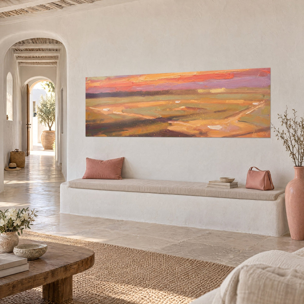 Schilderij honkbalveld bij zonsondergang, oranje en mauve strepen, heldere paden en witte honkbasissen, bank van een Mediterraans huis
