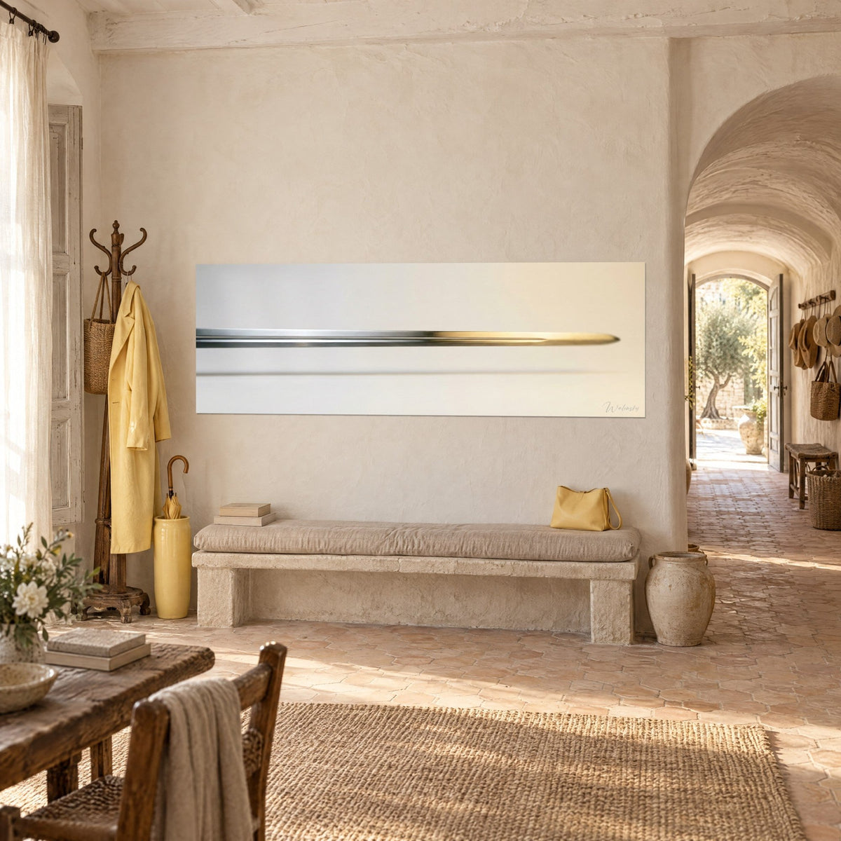 Tableau glaive minimaliste, longue lame grise brossée virant à l'or sur fond ivoire, mas provençal en vue de trois-quarts