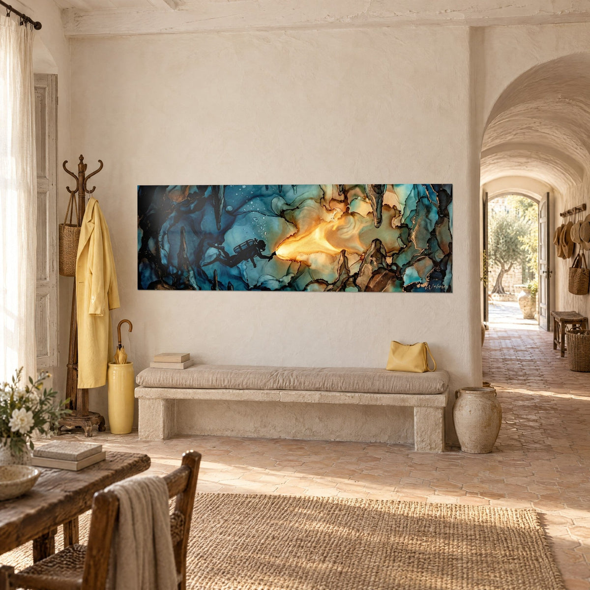Tableau scaphandrier explorant un cenote, faisceau doré sur fond turquoise et cuivre, dans un couloir voûté du mas provençal