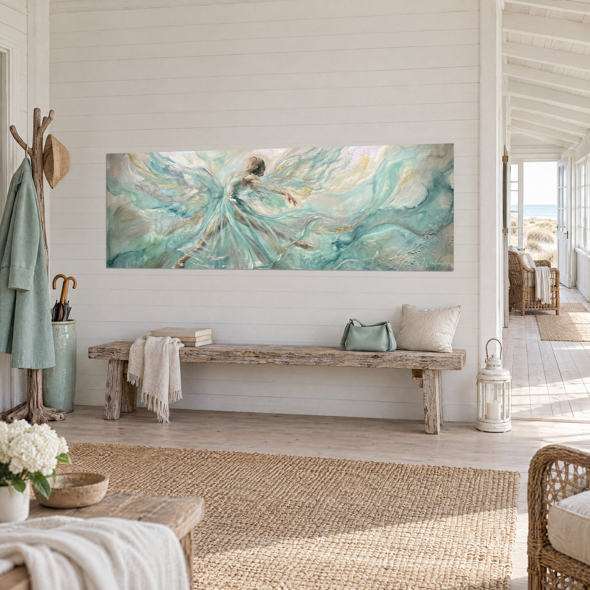 Quadro di una danzatrice con le braccia aperte tra onde di schiuma verde acqua e argento, vista a tre quarti, casa sul mare