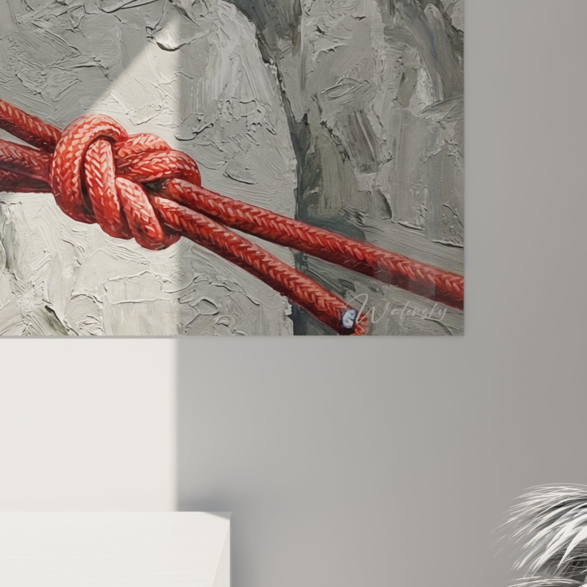 Vue d'ensemble œuvre art escalade, matériel alpinisme chaîne corde sur fond rocheux texturé