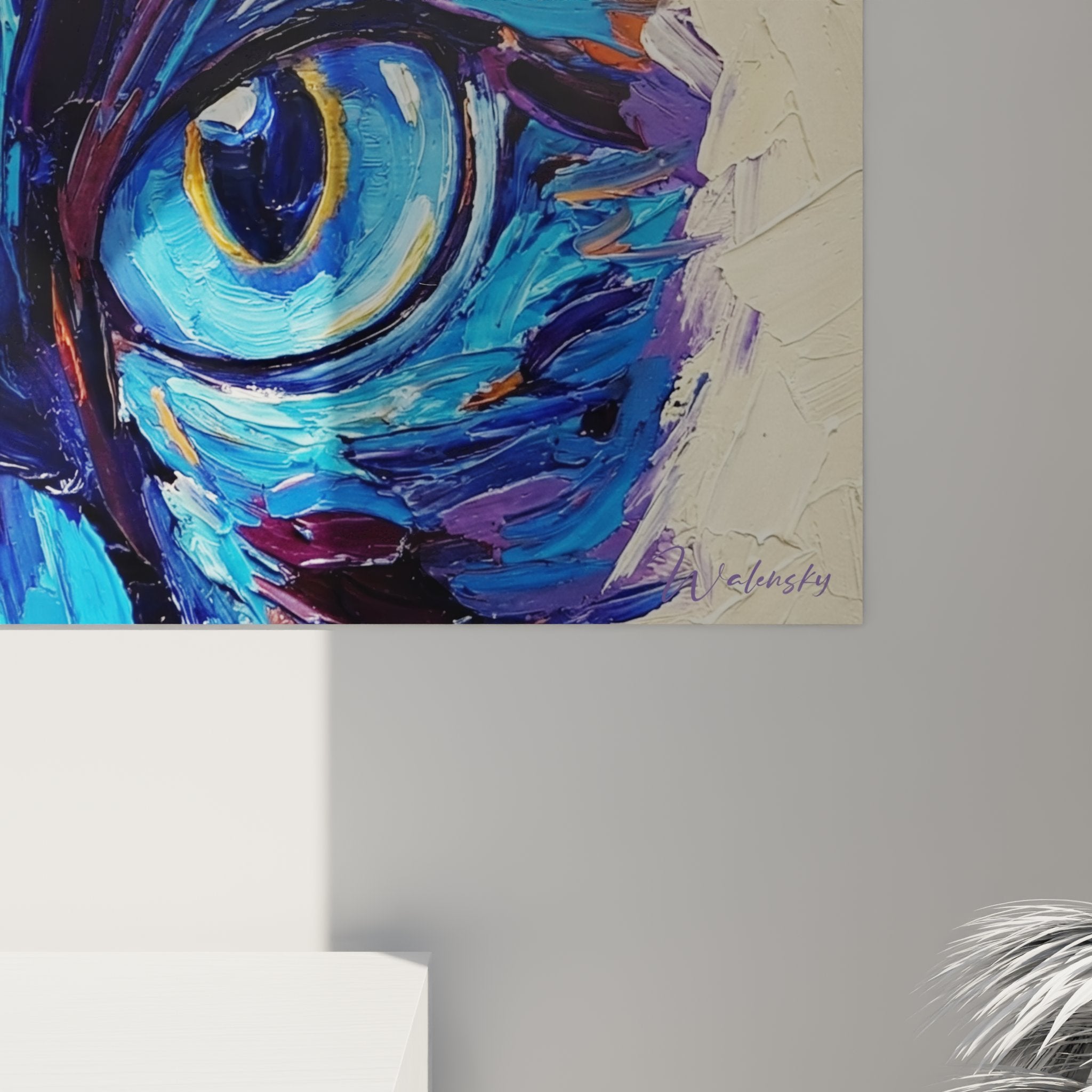 Vue d'ensemble du tableau chat Balinais aux yeux bleus dans un intérieur contemporain et stylé