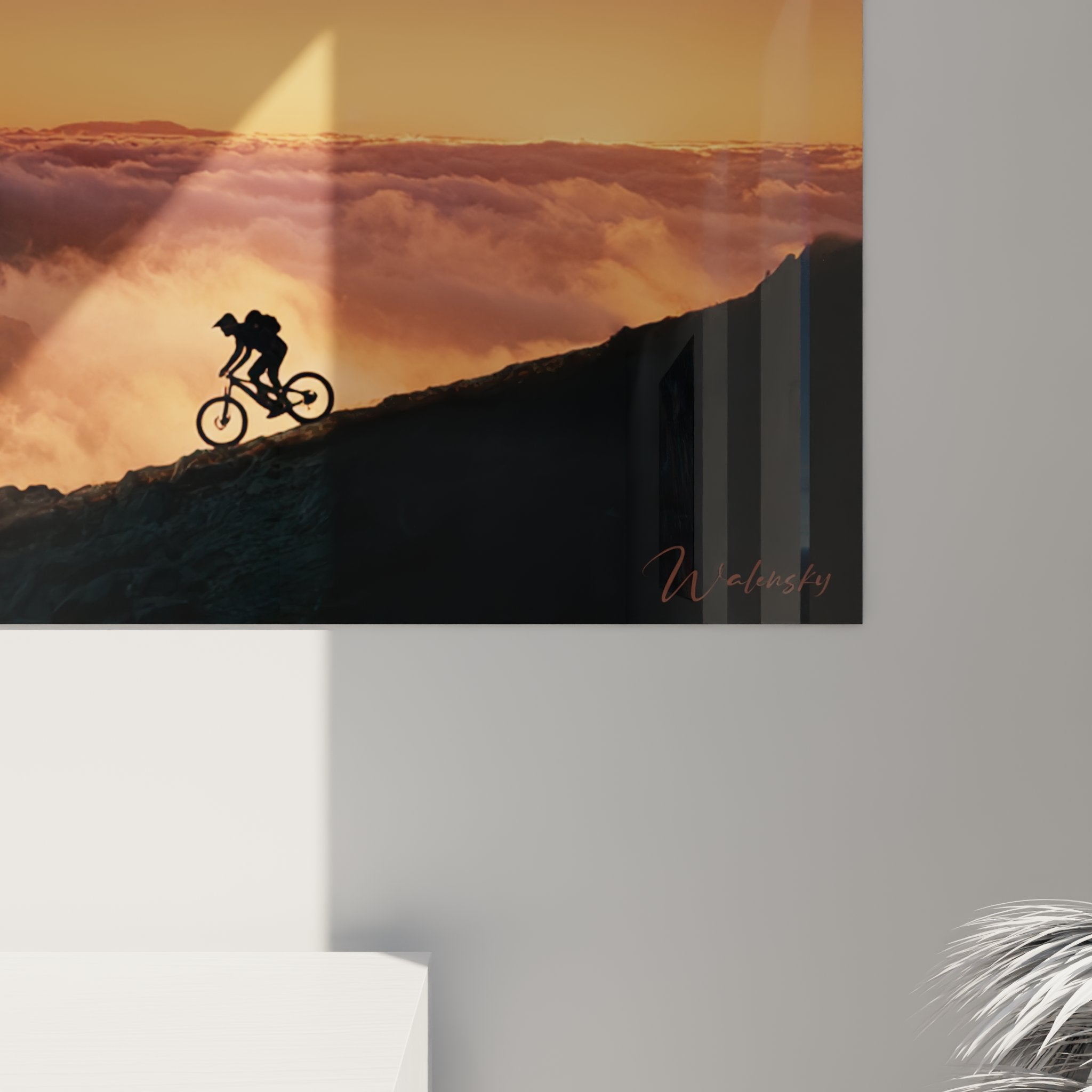 Vue d'ensemble tableau panoramique VTT montagne nuages, art mural cyclisme format horizontal coucher soleil
