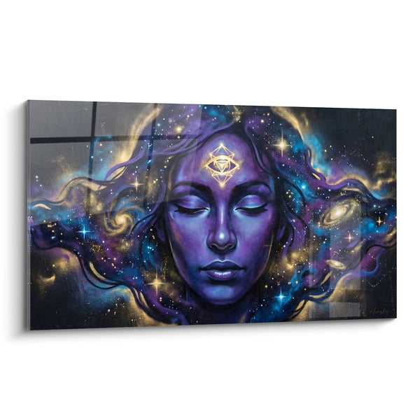Cuadro de rostro femenino cósmico violeta y azul con símbolo geométrico dorado - Diosa galáctica - Edición retrato Street art