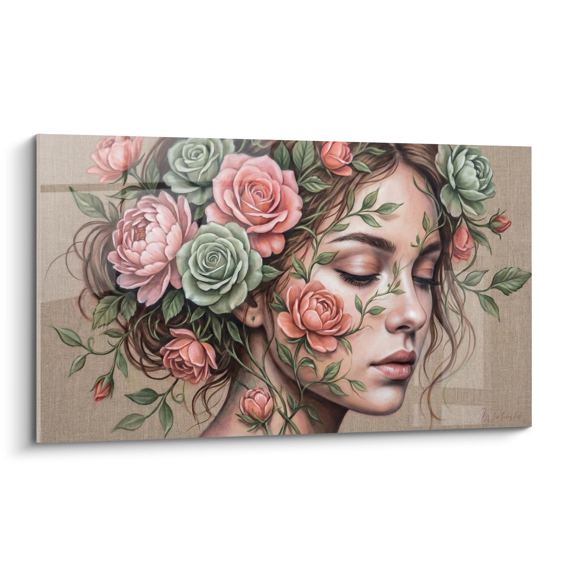Portrait street art femme aux fleurs roses et vertes dans les cheveux sur fond beige naturel