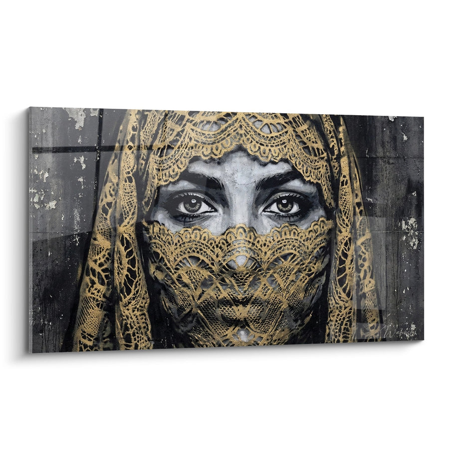 Tableau femme aux yeux perçants avec voile doré en dentelle - Regard mystérieux - Edition portrait Street art