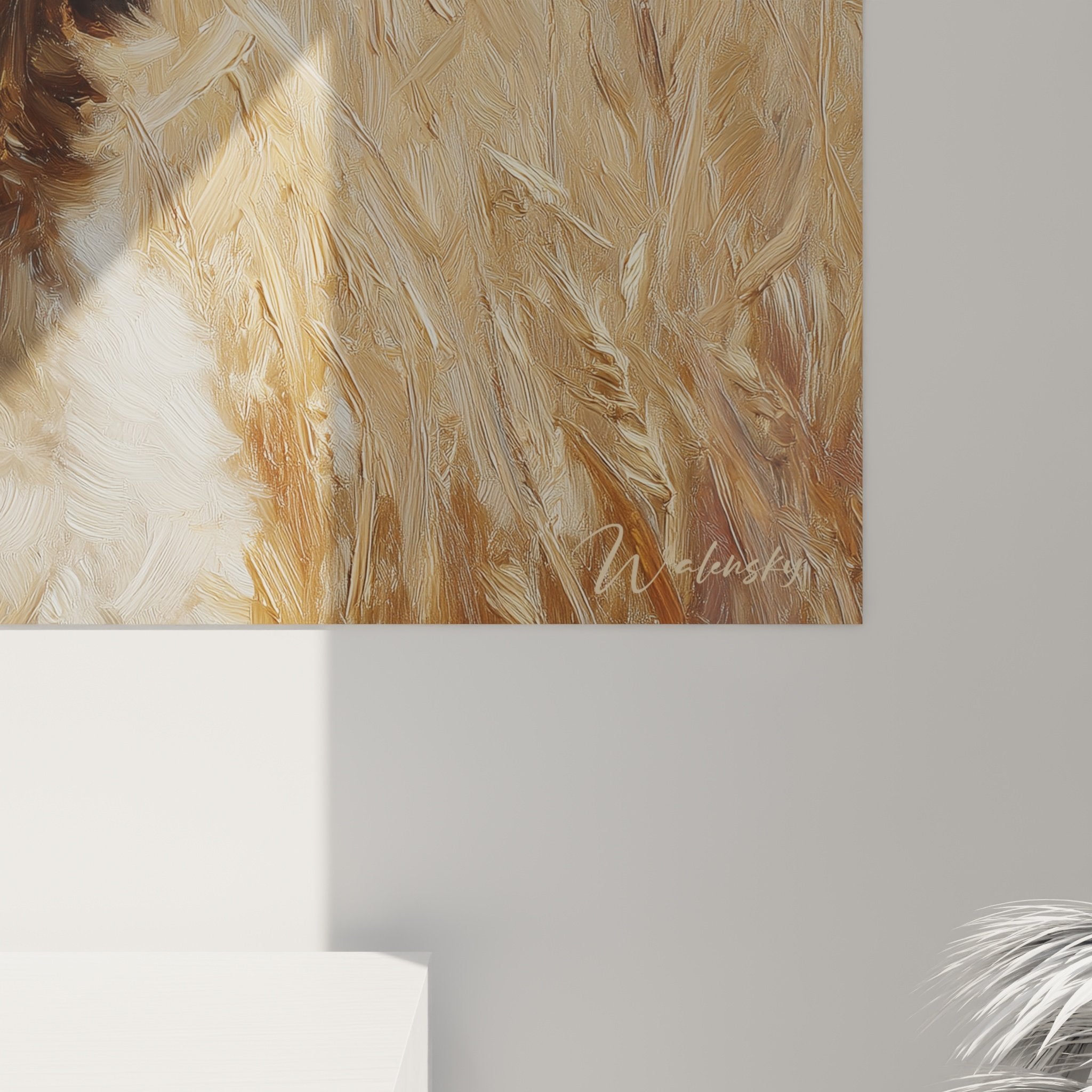 Vue d'ensemble portrait Saint Bernard tons dorés dans salon contemporain murs clairs